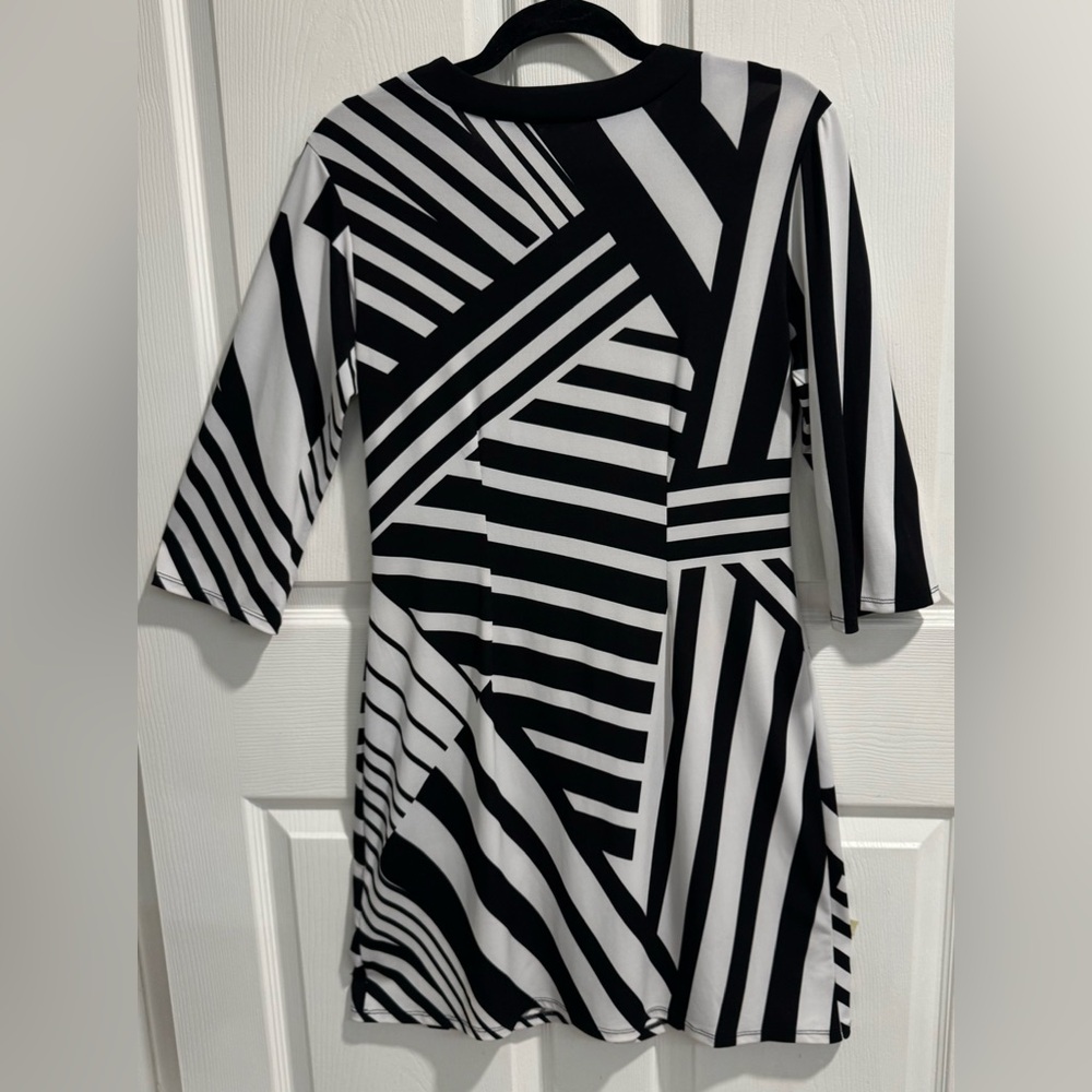 Emma & Michele Blk & White Geometric Striped V-Neck 3/4 Sleeve Shift Dress. Sz 6 - Picture 2 of 3
